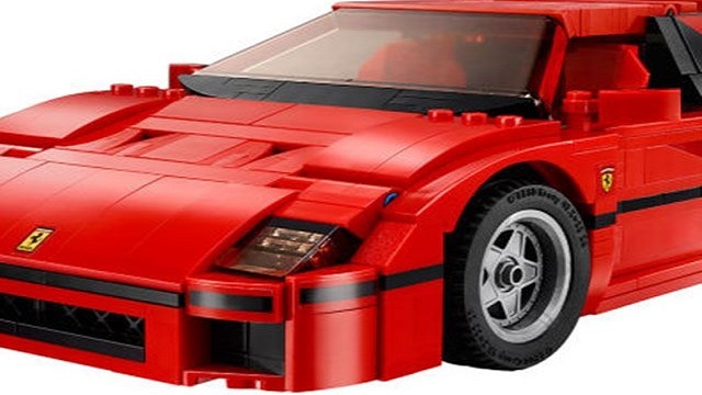 Ferrari F40 Lego. Sono state create delle strisce nere apposta.