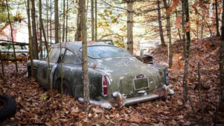 La fortuna di trovare una auto d'epoca abbandonata e pagare un prezzo basso. Però il restauro sarà molto costoso.