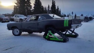 Dodge Coronet sulla neve.