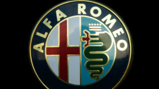 Il logo Alfa Romeo senza la scritta Milano.