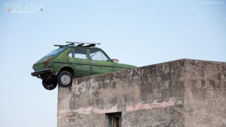 La Fiat 127 sul tetto della masseria tra le province di Foggia e Bat.