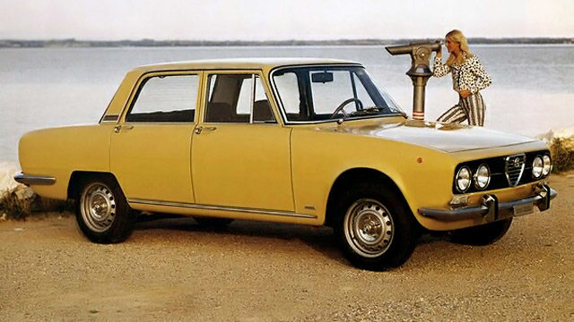 Alfa Romeo 2000, prodotta dal 1971 al 1976. 
